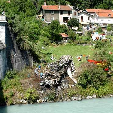 Wypadek pod Grenoble Trwa badanie przyczyn.