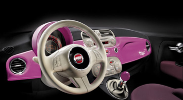 Fiat 500 na 50-te urodziny lalki Barbie