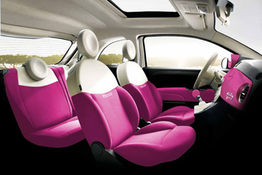 Fiat 500 na 50-te urodziny lalki Barbie