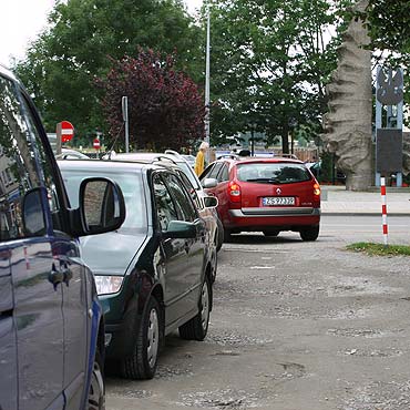 Parking znw jest peen dziur i wybojw
