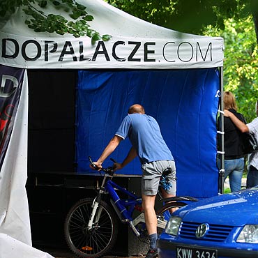 Zabrali namiot z dopalaczami