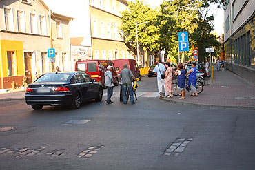 Nastolatek wpad pod koa BMW
