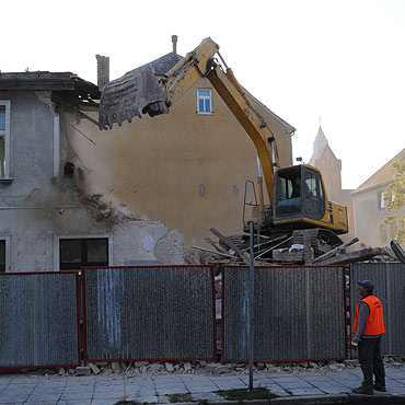 Kamienica znika z powierzchni ziemi