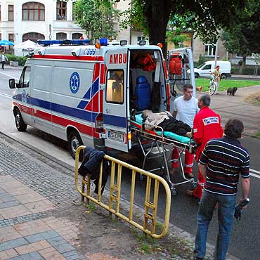 Kobieta potrcona na pasach