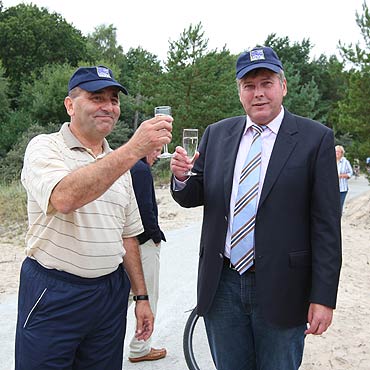 ciek otworzyli, kamienie zostawili