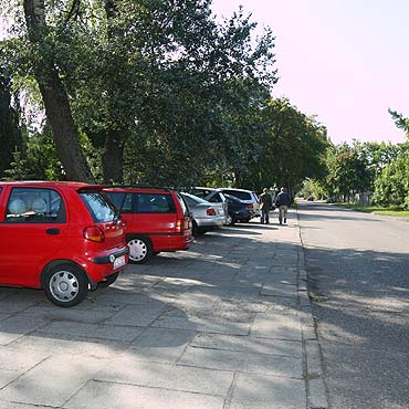 Urzędnicy zabronili parkować na Karsiborskiej