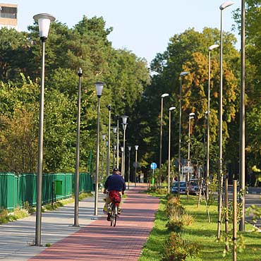 Kolejna demolka wandali. Tym razem zniszczyli lampy 