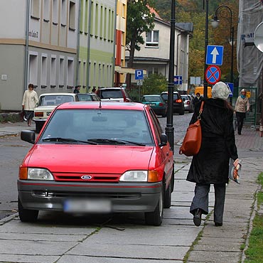 Mandaty nie pomagaj. Samochd wci stoi na zakazie