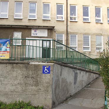 Podjazd dla (wybranych) niepenosprawnych 