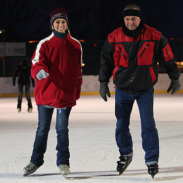 Aktywny wypoczynek zimą: łyżwy, hokej i curling