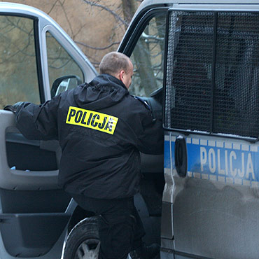 Policjanci cigali pijanego kierowc