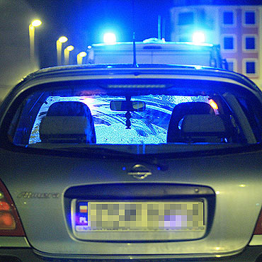 Nissan potrci staruszk na pasach