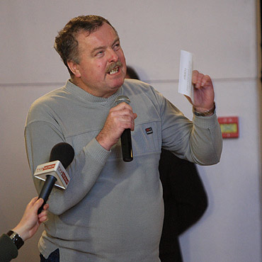 Ludzie gwiżdżą na ten gazoport