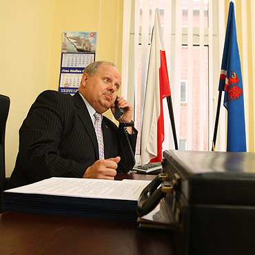 Przewodniczcy podnosi rang prawobrzea