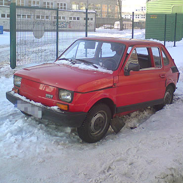 Porzucony i zapomniany Maluch