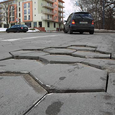 Trylinki s jak trampolinki a miasto stawia znaki