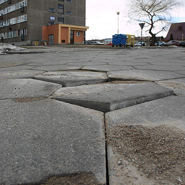 Trylinki s jak trampolinki a miasto stawia znaki