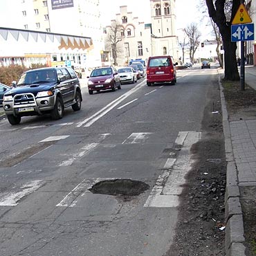 Na Grunwaldzkiej s ksiycowe kratery