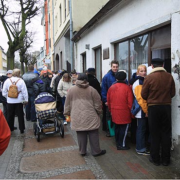 Rozdano 400 paczek z ywnoci na wita dla najuboszych. Zobacz film! 