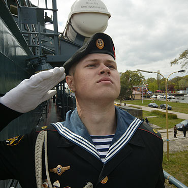 Okrt Rosyjskiej Floty Batyckiej zacumowa w porcie. Zobacz film!