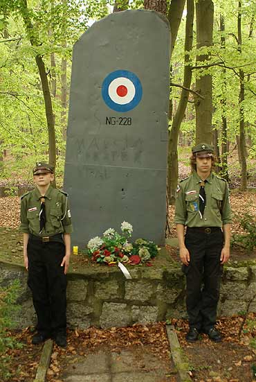 Harcerze odwiedzili pomnik lotnikw RAF