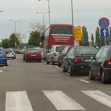 Autobus przeszkadza kierowcom 
