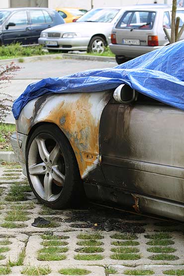 Tajemnicze podpalenie mercedesa