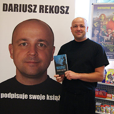 Pisarz Dariusz Rekosz w winoujskim Empiku