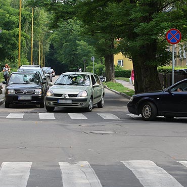 Parkuj przy skrzyowaniu, blokujc ruch