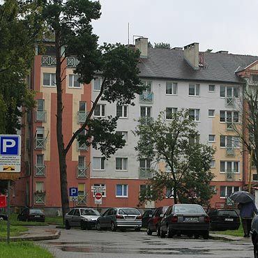 Chc sprzeda lokal na Krzywej. Mieszkacy mwi, e budynki zbudowano nielegalnie