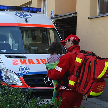Straacy uratowali kobiet i dziecko