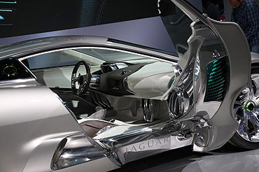 C-X75 Drive Concept i 3.4 sekundy do setki nowym pomysem Jaguara