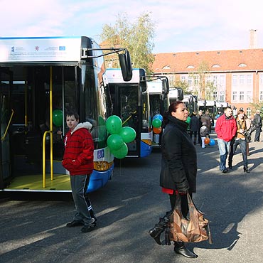 Solarisy wyjechały na ulice. W sobotę będą jeździły za darmo