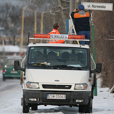 Wymienili zniszczone znaki