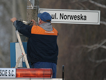 Wymienili zniszczone znaki