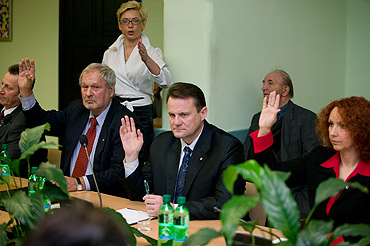 Czerwone dodatki krloway podczas pierwszej sesji VI kadencji 