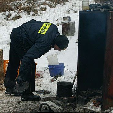 Samorzdowiec zjad bigos<br> z bunkra. Zobacz film!