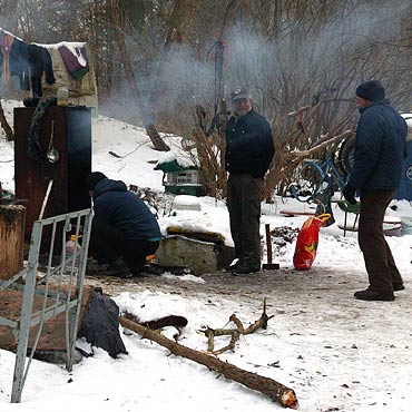 Samorzdowiec zjad bigos<br> z bunkra. Zobacz film!