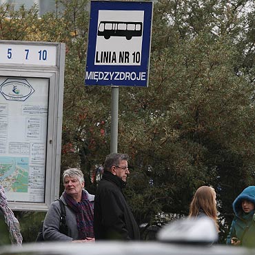 Autobus linii 10 zakopa si w niegu. Uczniowie spnili si na lekcje