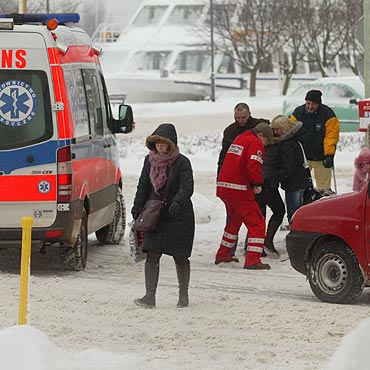 Zimowy raport: Zasypane przystanki, liczne zamania i stuczki. Urzdnicy pi!