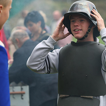 Armia wzywa!   „Grupy rekonstrukcji historycznej- pasja inna ni wszystkie”.