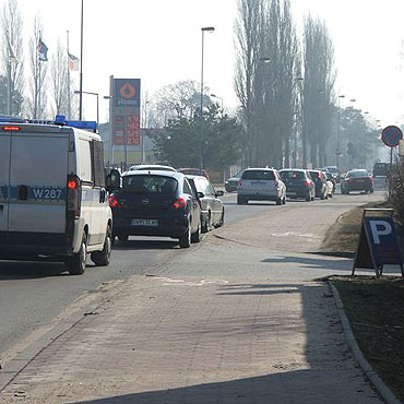 Korki na Nowokarsiborskiej. Policja kieruje ruchem