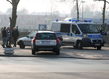 Stuczka na skrzyowaniu. Kierowca forda wymusi pierwszestwo