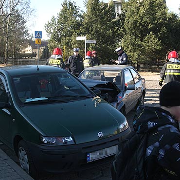 Pijany kierowca podczas ucieczki staranowa dwa auta. Pasaerka w szpitalu