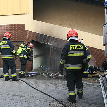 Straacy gasili mietnik w garaowcu