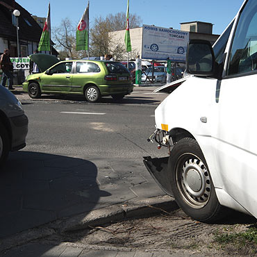 Wymusi pierwszestwo i uderzy w nissana