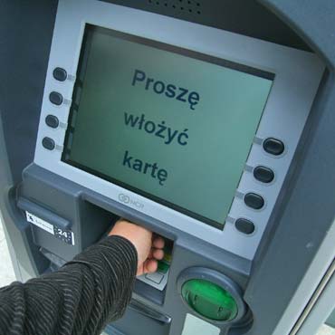 Koniec z wypacaniem gotwki z bankomatw?