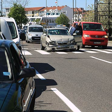 Stuczka przy kolejce na prom