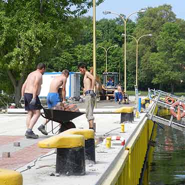 Nowe nabrzea na marinie jeszcze przed letnim sezonem