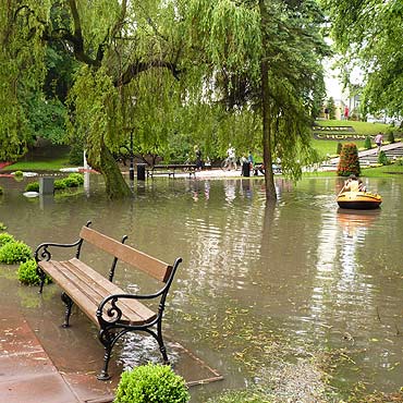 Midzyzdroje: Ulewa zalaa Park Chopina